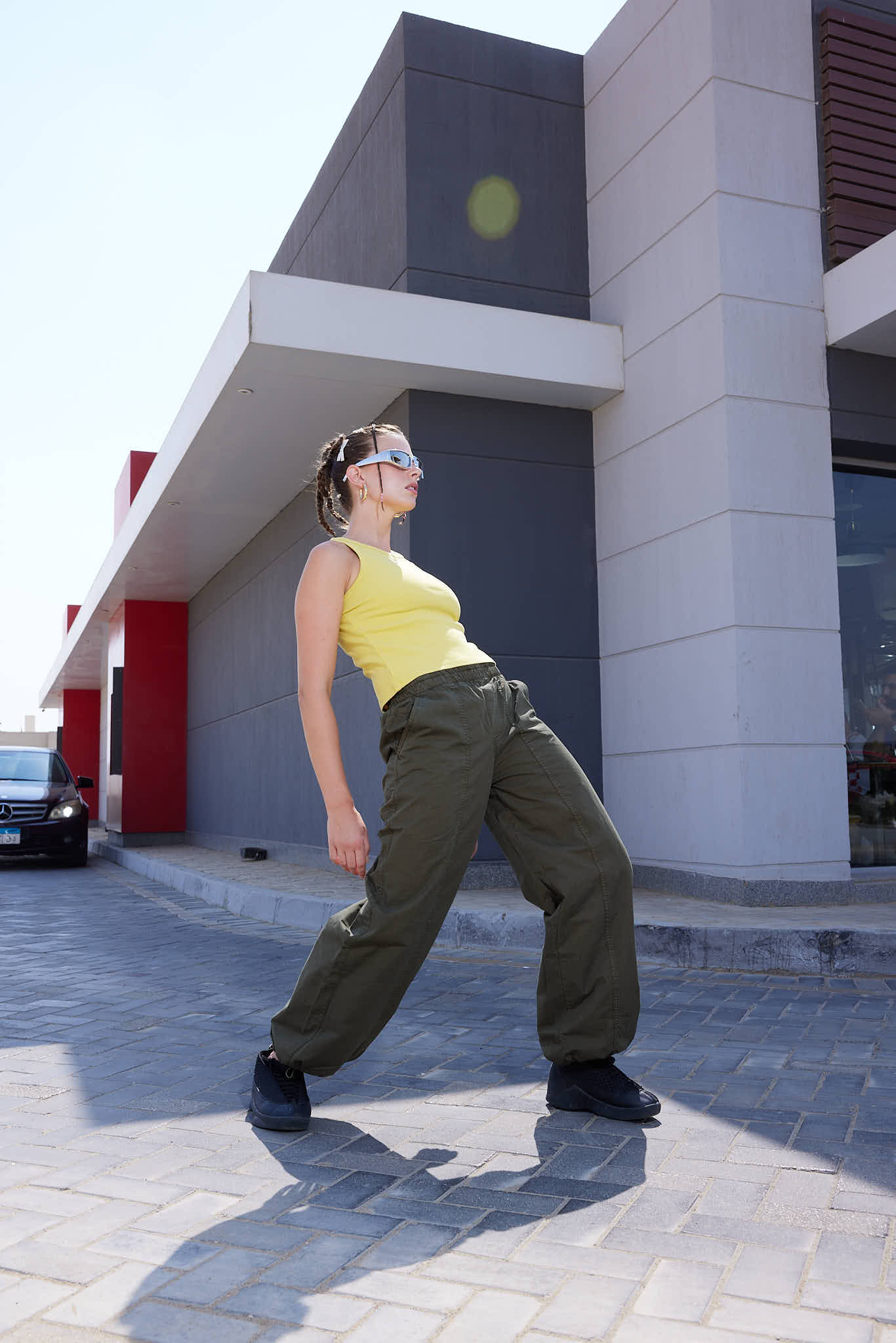 PARACHUTE PANTS IN OLIVE