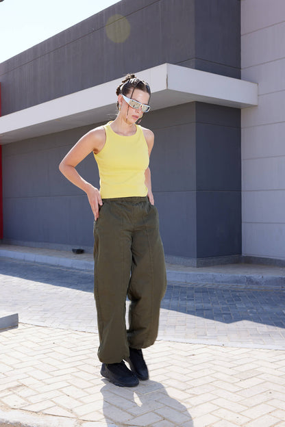 PARACHUTE PANTS IN OLIVE