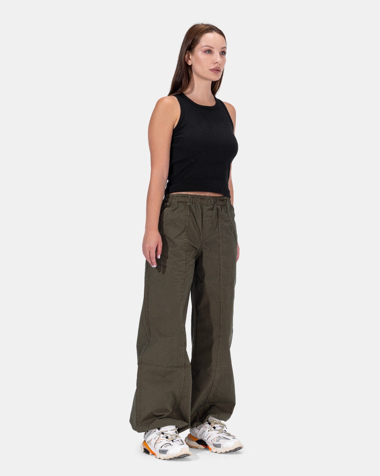 PARACHUTE PANTS IN OLIVE