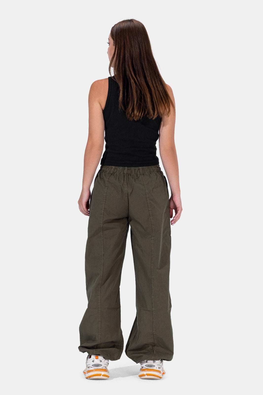 PARACHUTE PANTS IN OLIVE