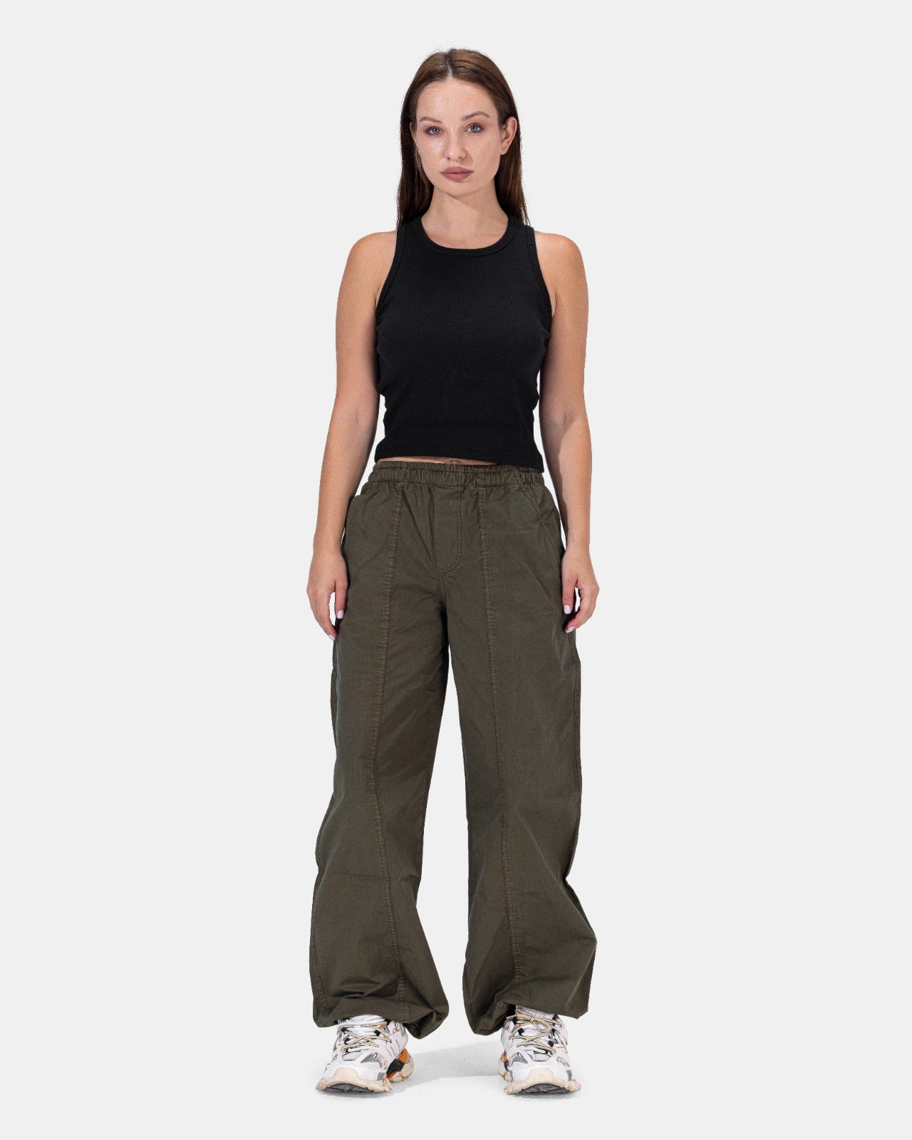 PARACHUTE PANTS IN OLIVE